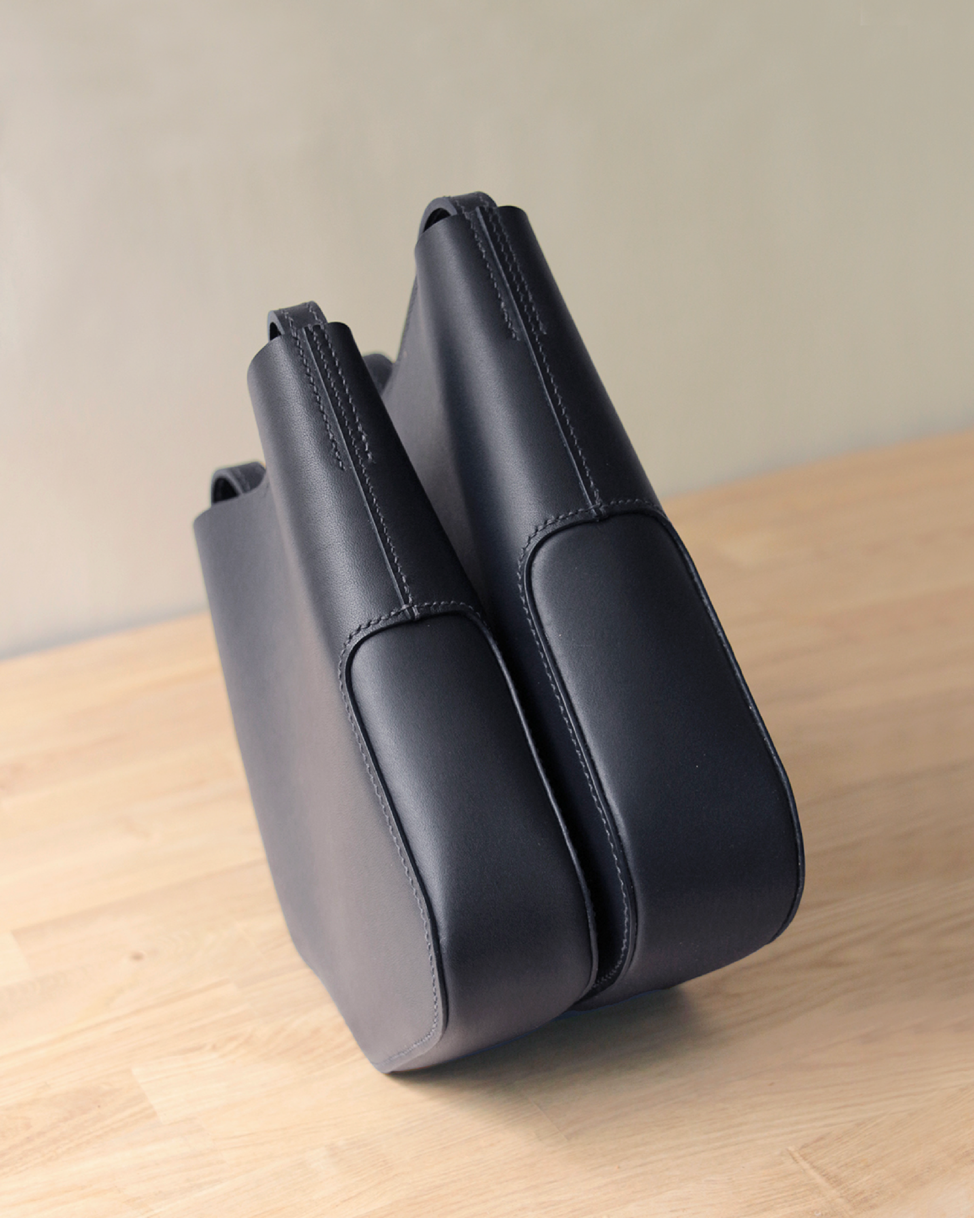 Hill arc shoulder bag - 霧丘兩用斜肩包 | M