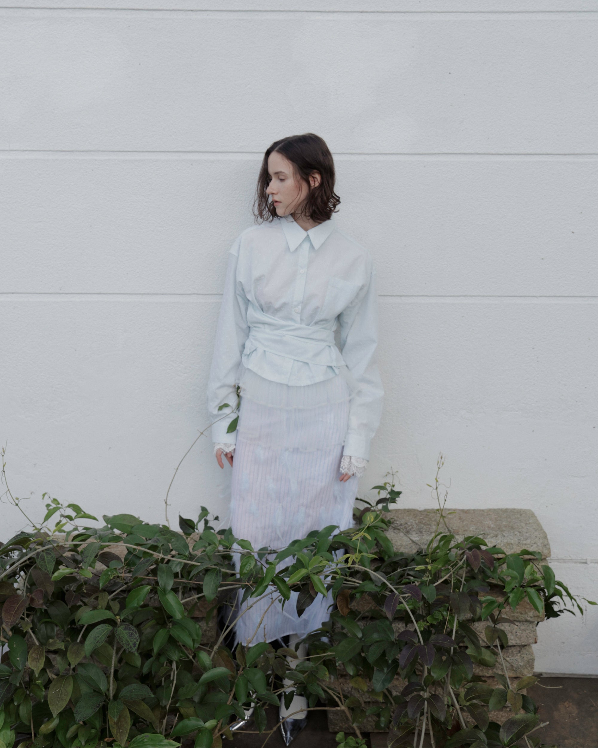 EMBROIDERED CROPPED SHIRT ー BLUE
