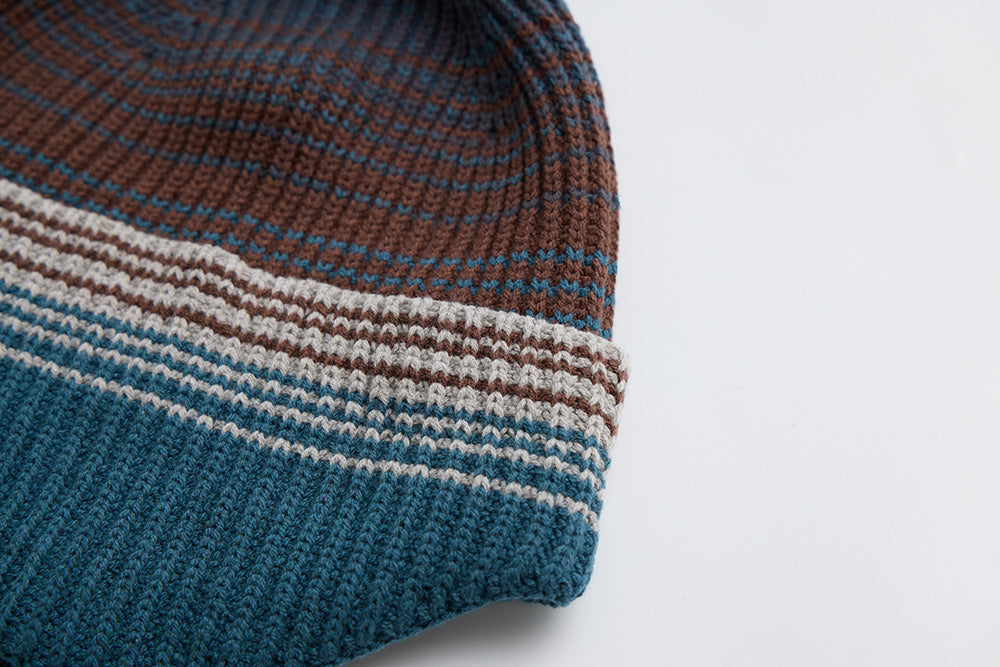 藍色鐵鏽門 綁帶漸層飛行帽