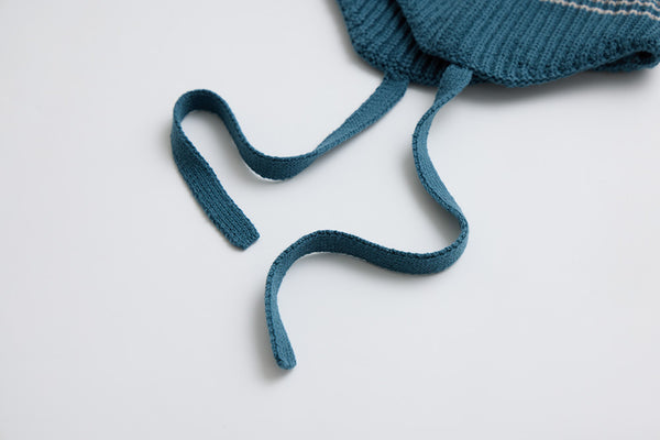 藍色鐵鏽門 綁帶漸層飛行帽