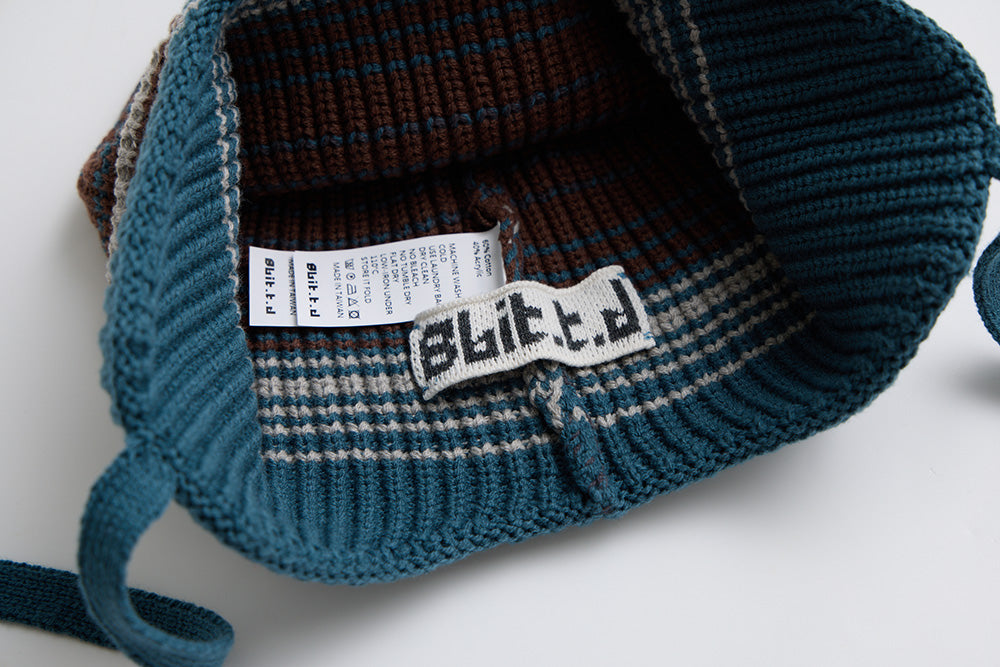 藍色鐵鏽門 綁帶漸層飛行帽