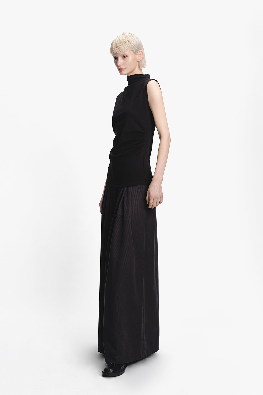 Pleated Wide-leg Pants
