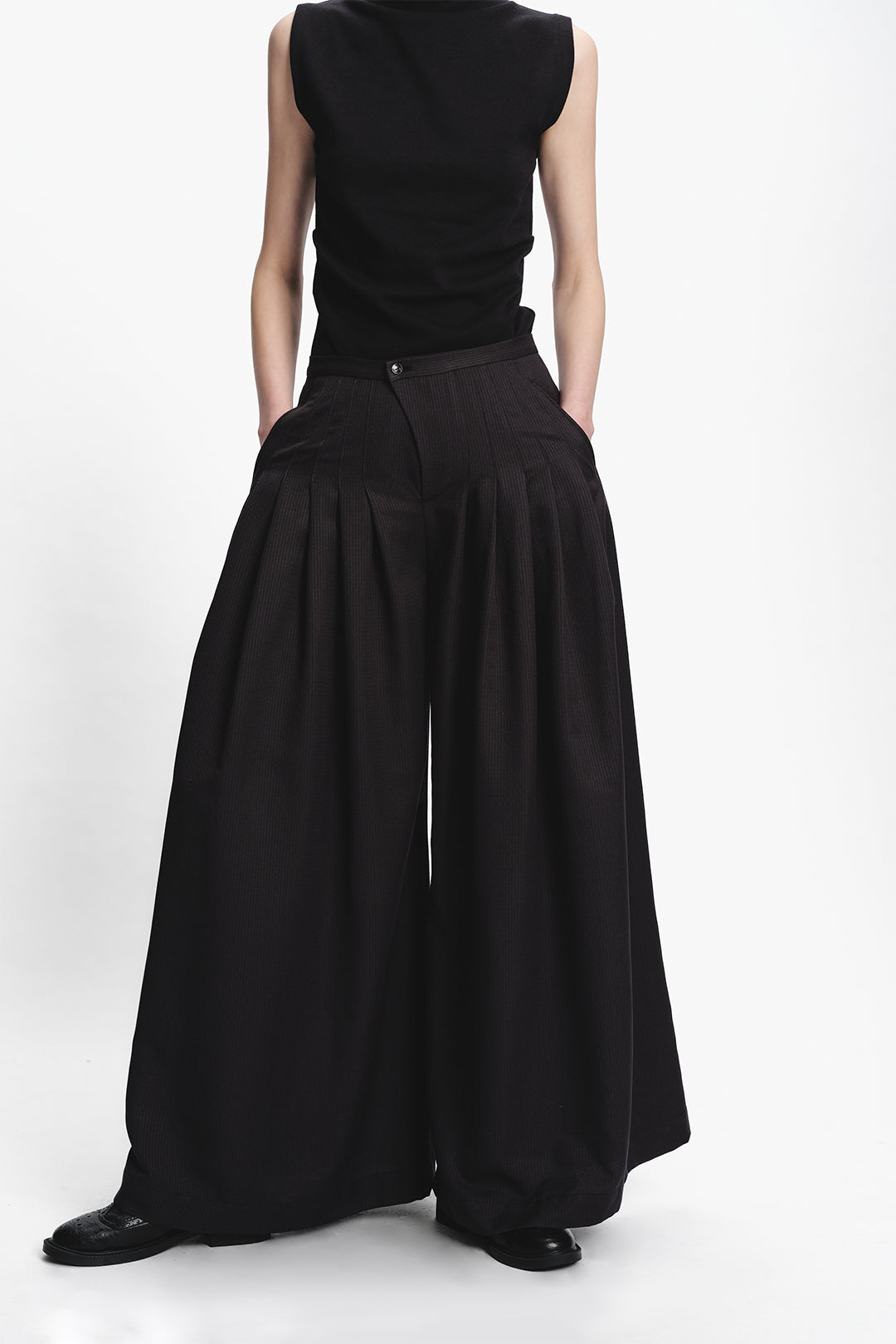 Pleated Wide-leg Pants
