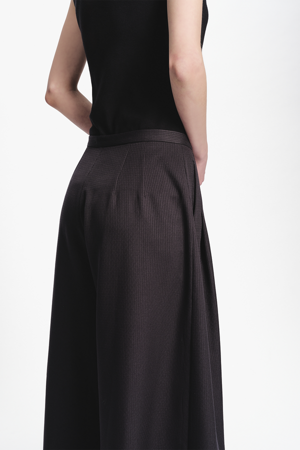 Pleated Wide-leg Pants