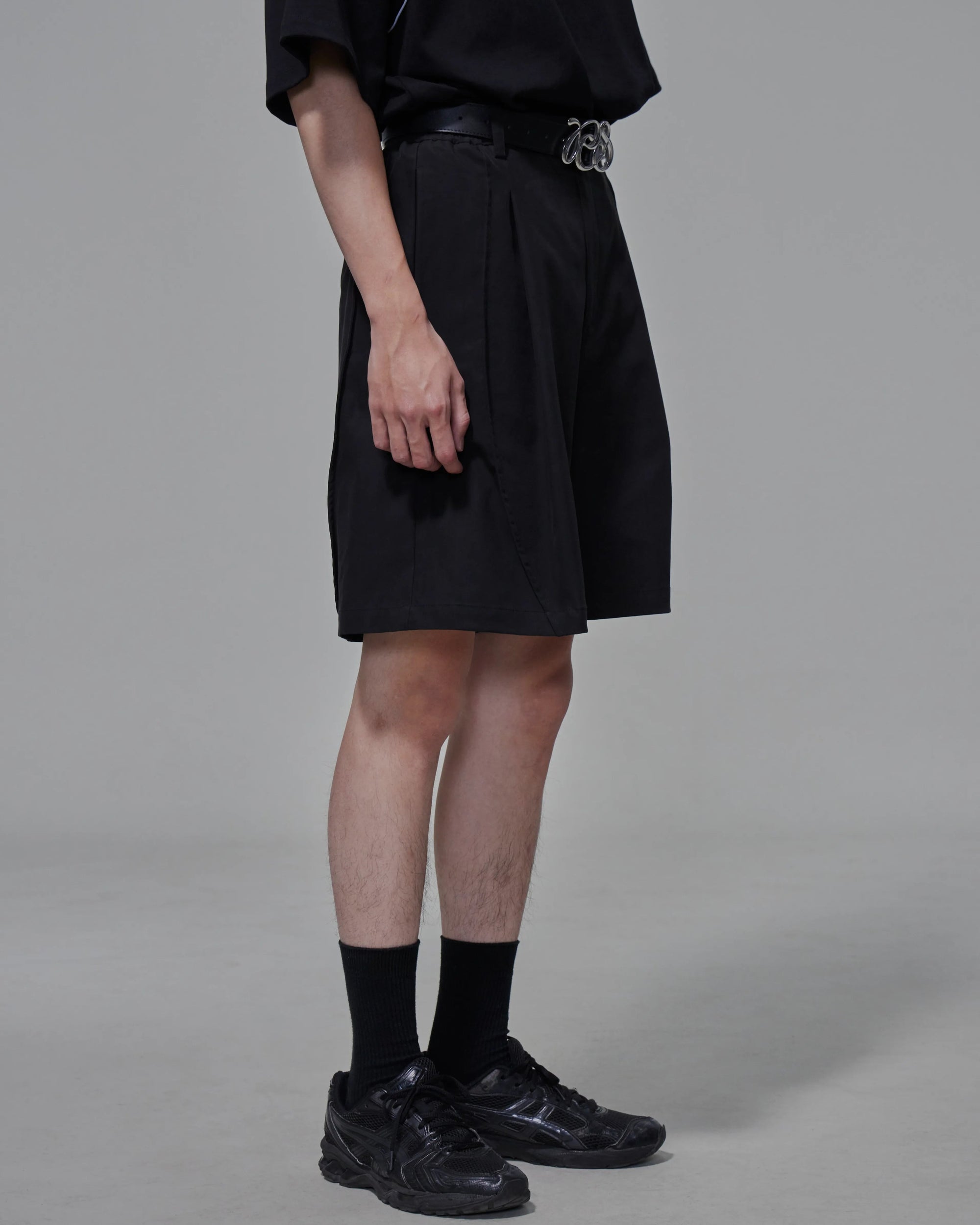 Wide-legged Scoop Shorts