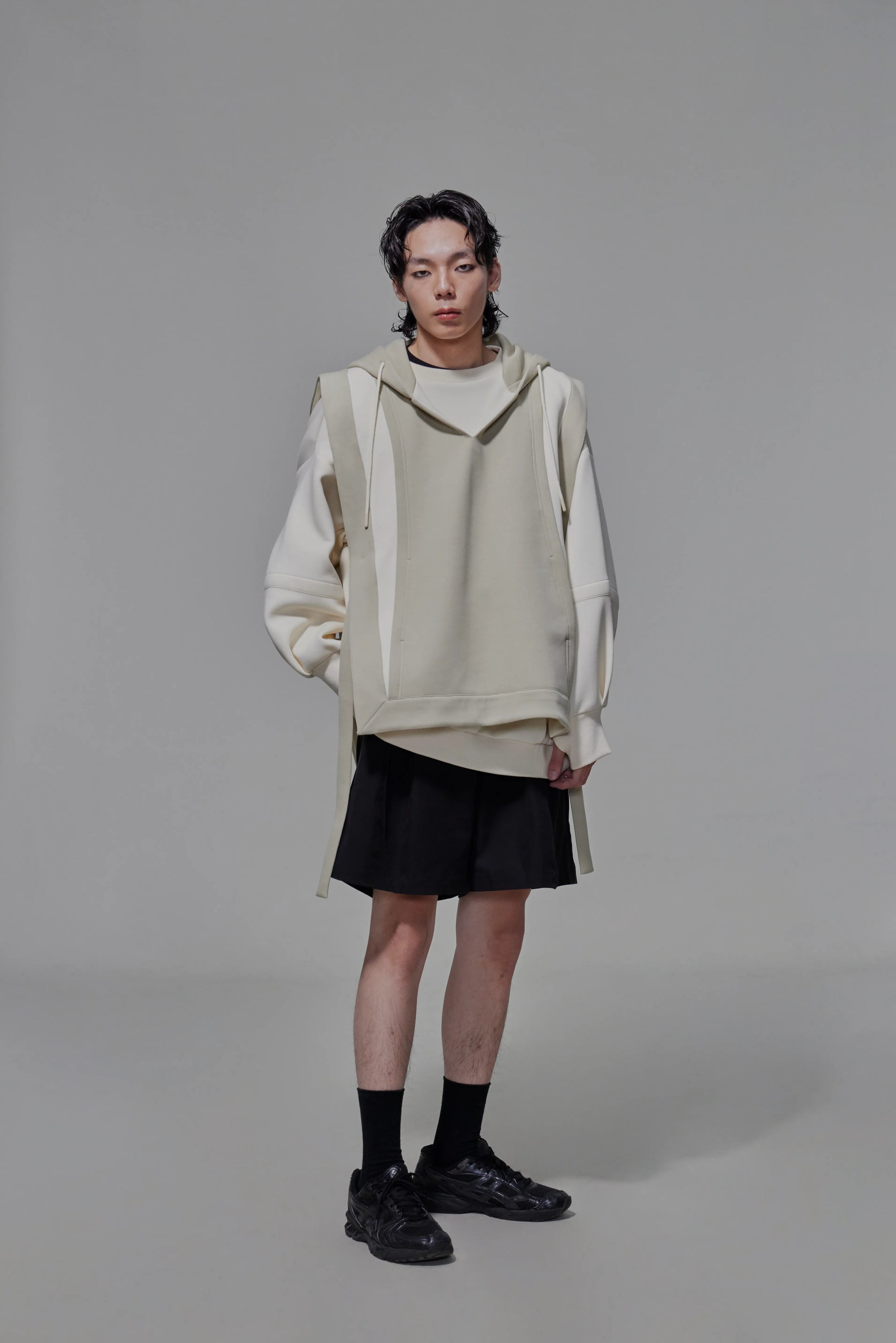 Wide-legged Scoop Shorts