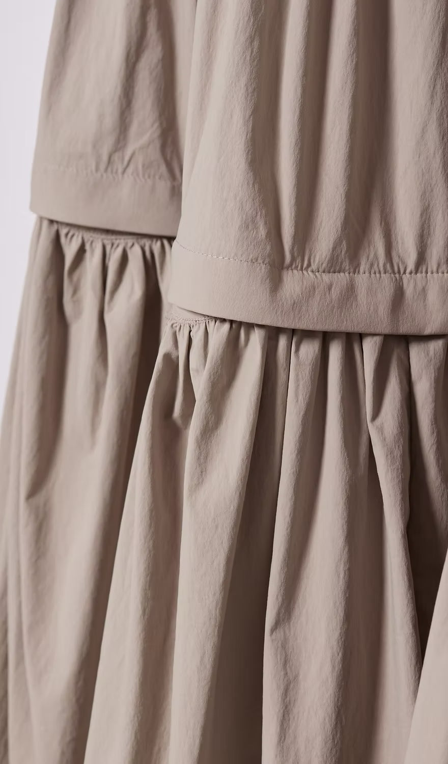 抽皺鏤空三層淺灰長裙｜淺灰