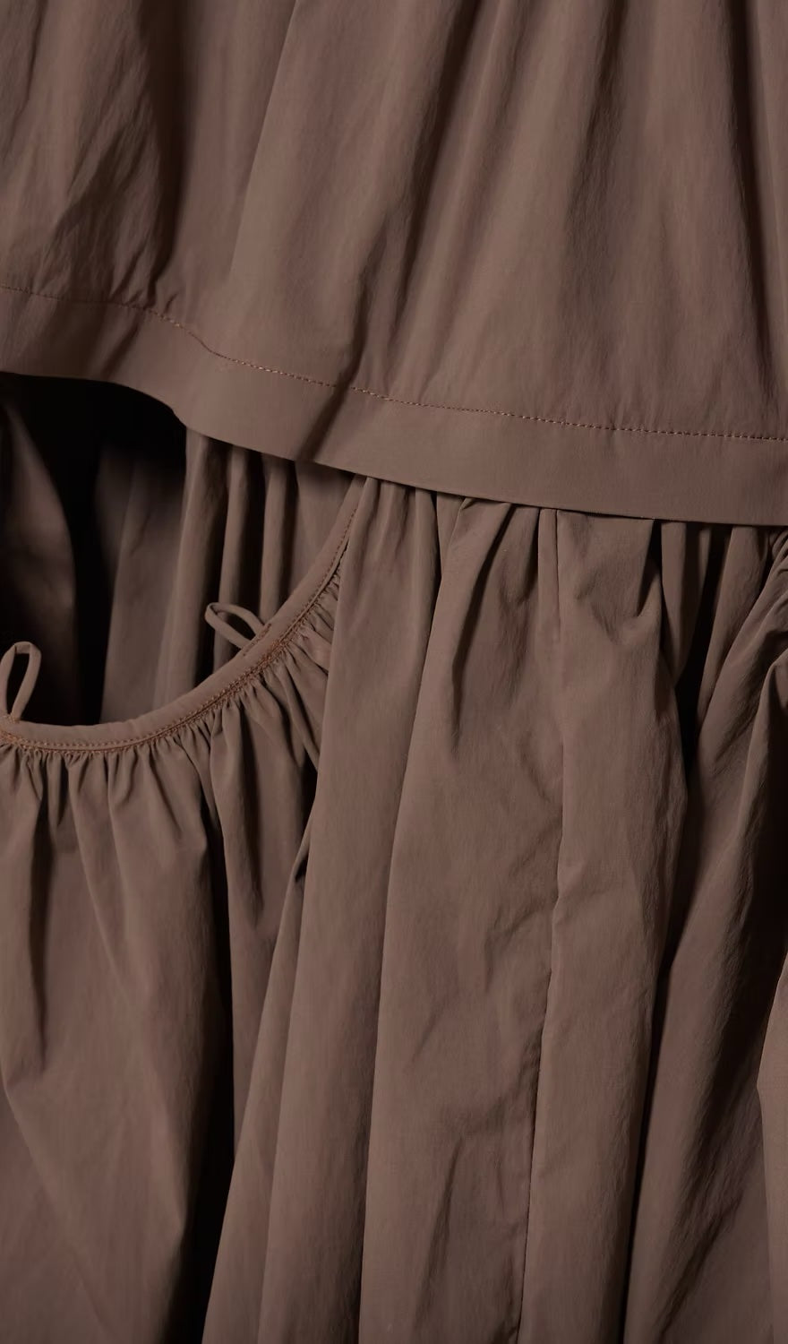 抽皺鏤空三層淺灰長裙｜棕