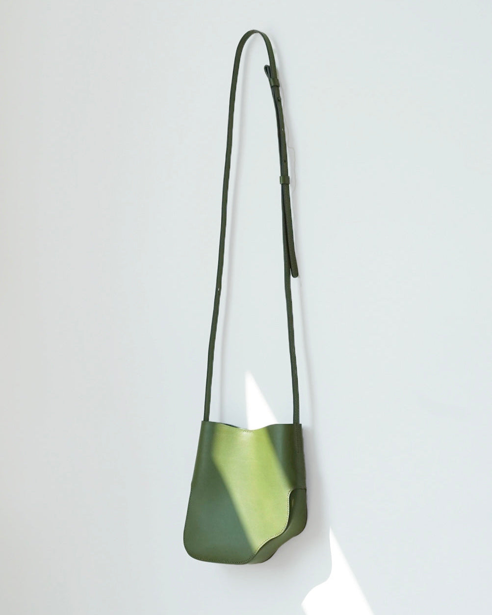 Hill arc shoulder bag (S)－ 霧丘斜肩包