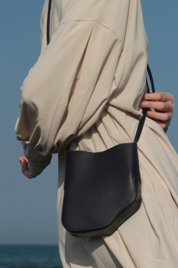 Hill arc shoulder bag (S)－ 霧丘斜肩包
